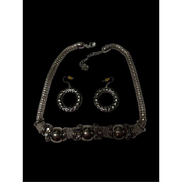 Vintage silver lightweight chunky necklace and earrings set - Picture 2 of 7